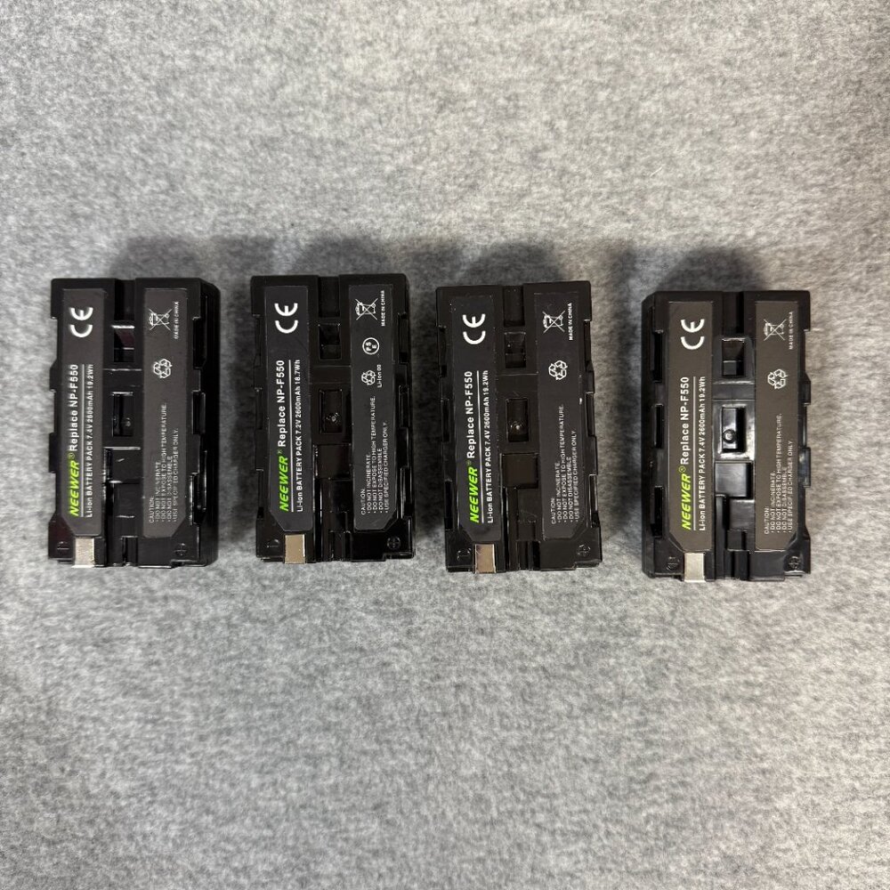 NEEWER CN-216 LED Dimmable Ultra Power Light( Set of 2) with batteries & charger - Picture 4 of 4